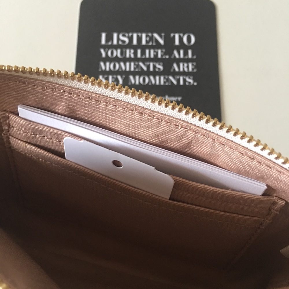 🆕 COACH Chalk-colored perforated wristlet ☁️ - Picture 3 of 3